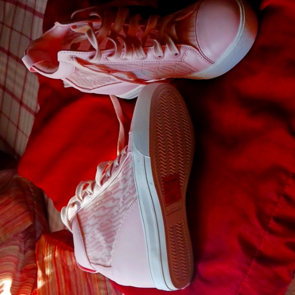 Shoes - Picture 2 of 4